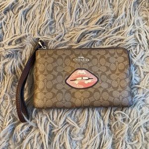 Coach wristlet wallet